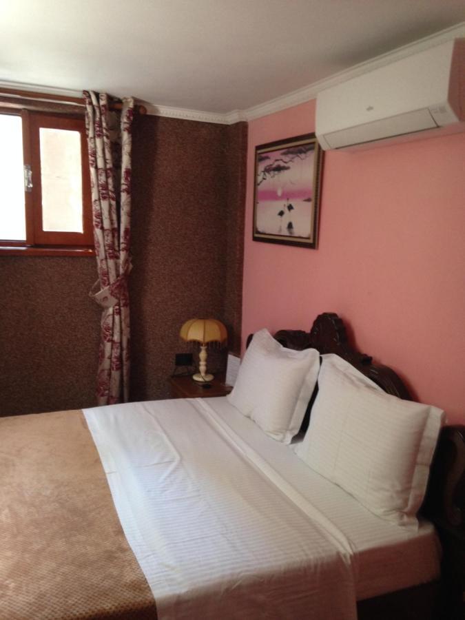 Hotel Vila Mano Korça Exteriör bild