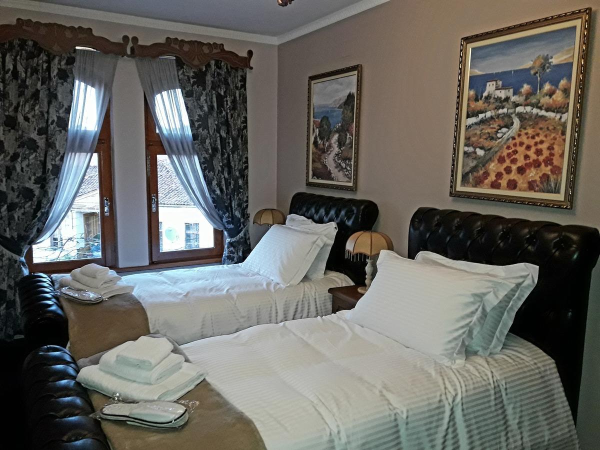 Hotel Vila Mano Korça Exteriör bild