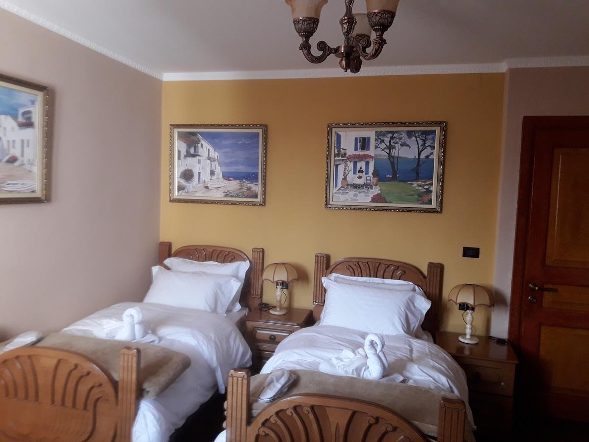 Hotel Vila Mano Korça Exteriör bild