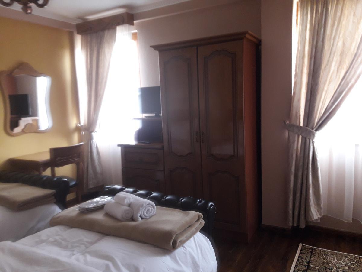 Hotel Vila Mano Korça Exteriör bild