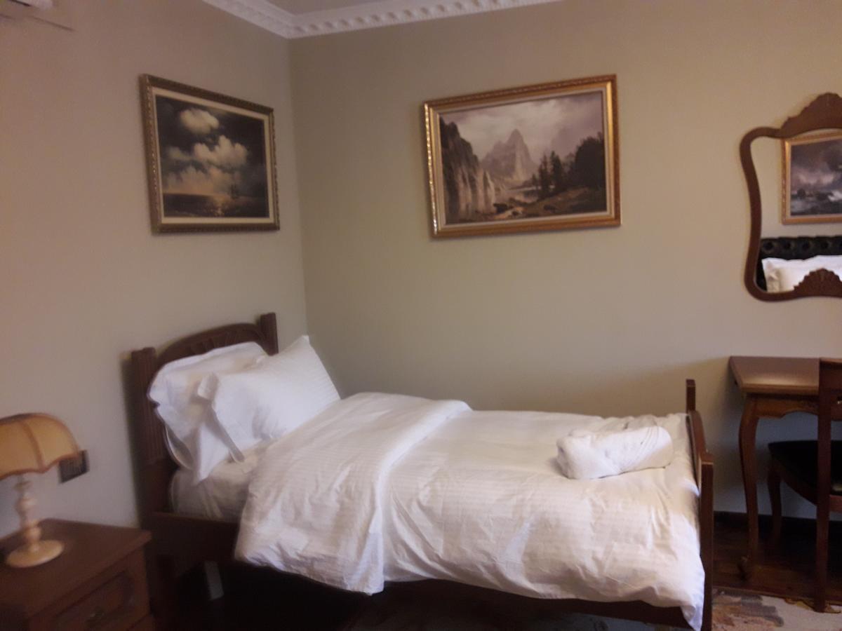 Hotel Vila Mano Korça Exteriör bild