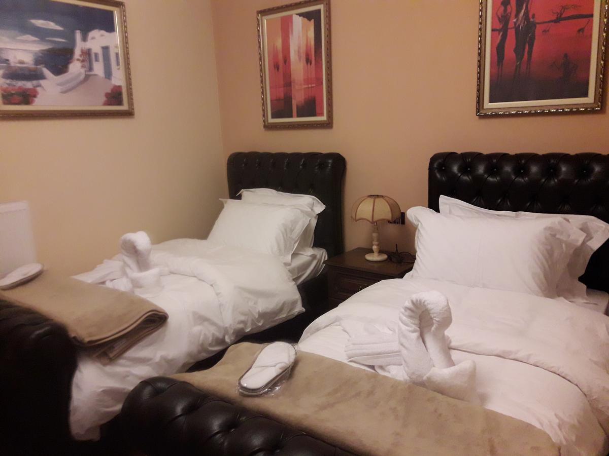 Hotel Vila Mano Korça Exteriör bild