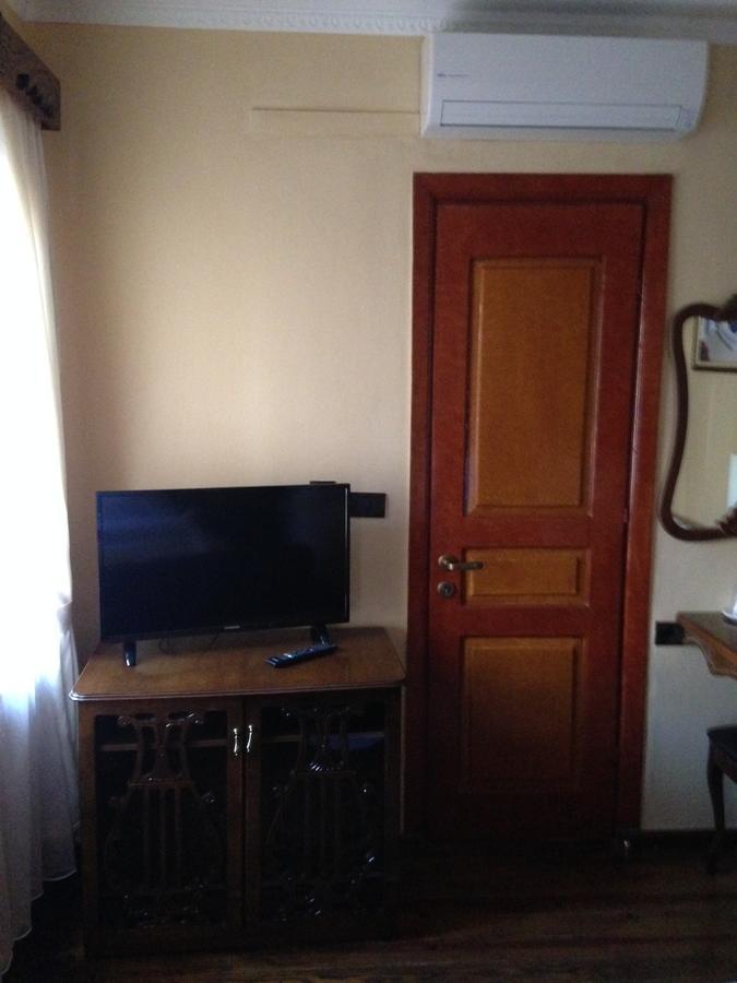 Hotel Vila Mano Korça Exteriör bild